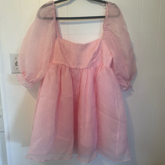 klesis Dresses & Skirts - Pink Puff Sleeve Dress (Size M, Stretchy)